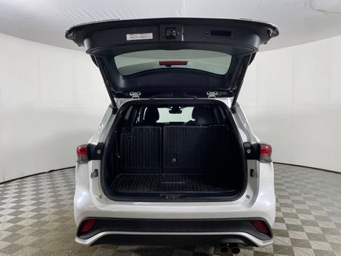 Used 2023 Toyota Highlander XSE AWD/4WD image 9