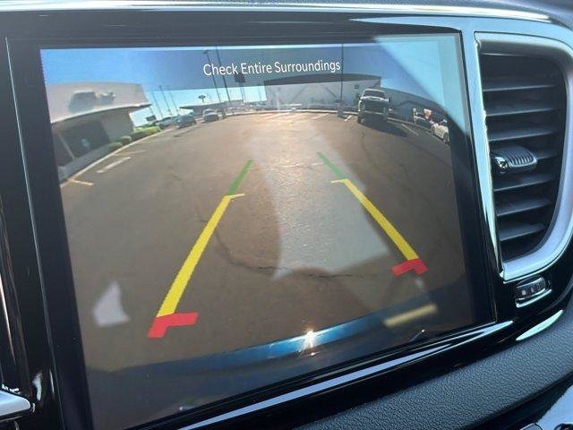 Used 2025 Chrysler Pacifica Select FWD image 28