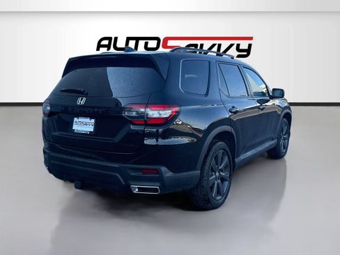 Used 2025 Honda Pilot Sport image 7