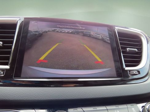 Used 2024 Chrysler Pacifica Touring-L FWD image 25