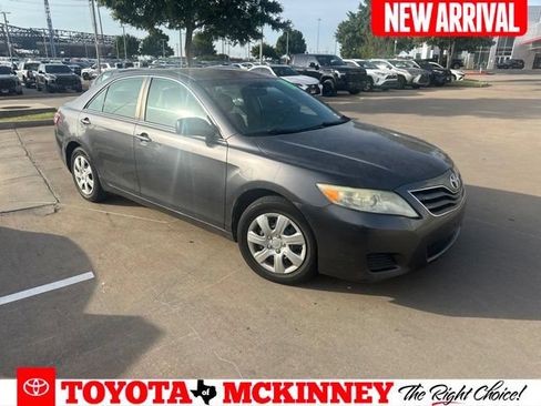 Used 2010 Toyota Camry LE FWD image 1