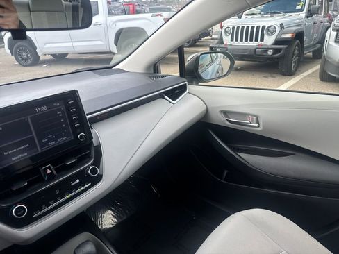 Used 2020 Toyota Corolla LE image 28