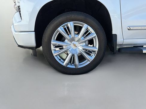 Used 2024 Chevrolet Silverado 1500 High Country w/ High Country Premium Package AWD/4WD image 33