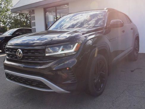 Used 2021 Volkswagen Atlas Cross Sport SE w/ Panoramic Sunroof Package image 3
