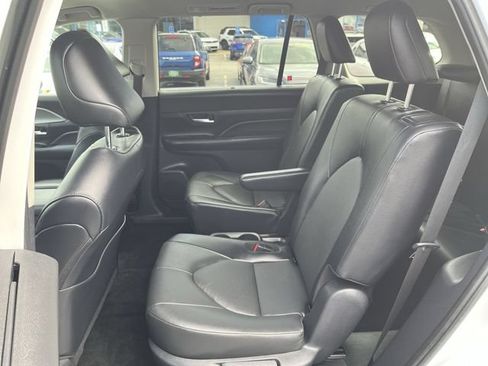 Used 2024 Toyota Grand Highlander AWD image 25
