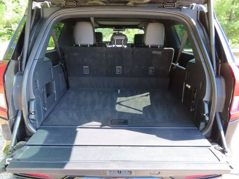 Used 2025 Ford Expedition Max Platinum w/ Stealth Appearance Package AWD/4WD image 17