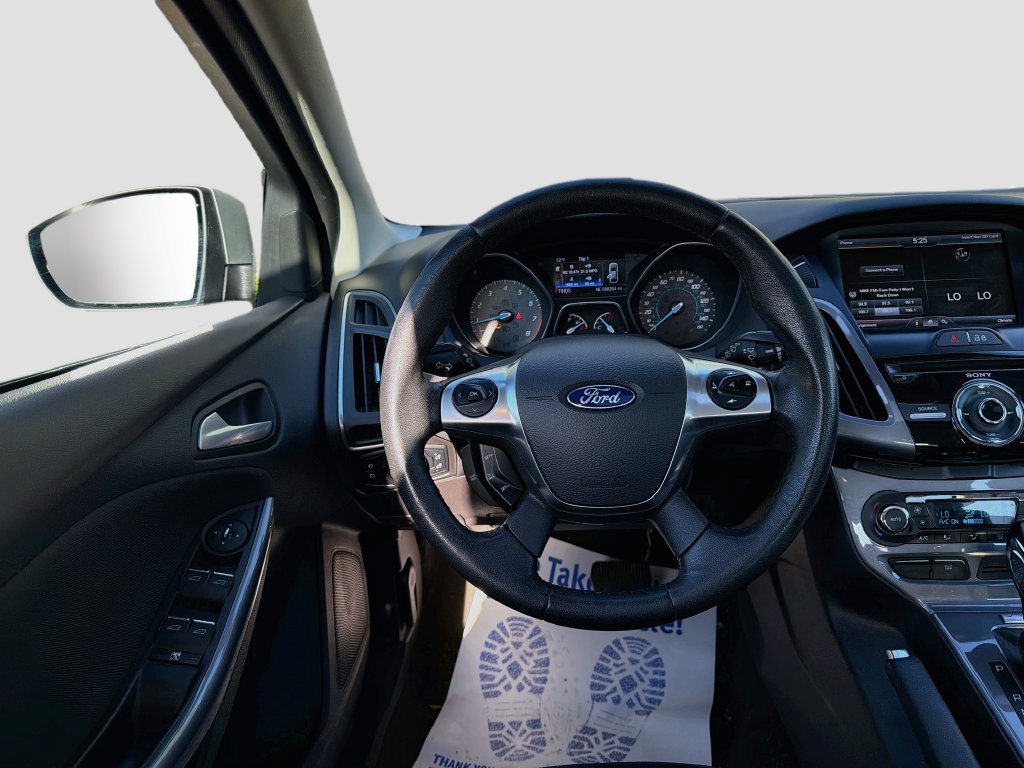 Used 2014 Ford Focus Titanium w/ Luxury Package FWD image 25