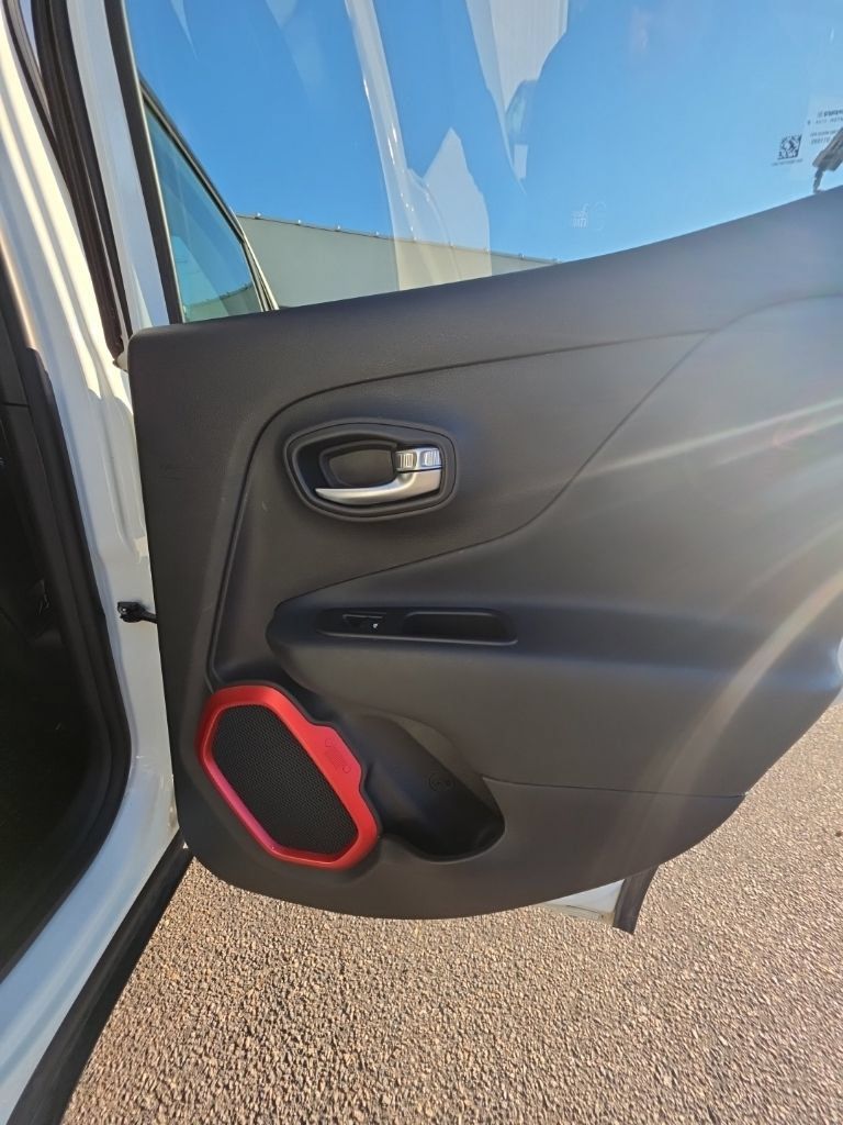 Used 2018 Jeep Renegade Trailhawk AWD/4WD image 20