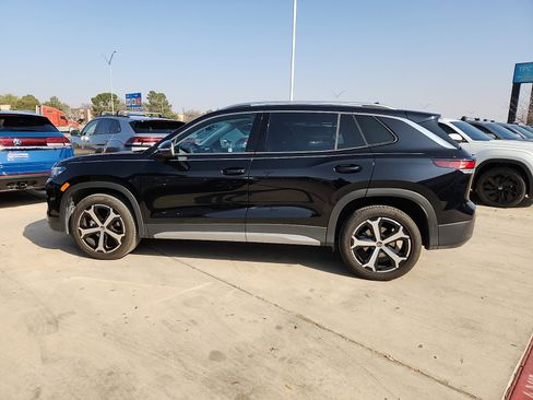 Certified 2025 Volkswagen Tiguan SE image 4