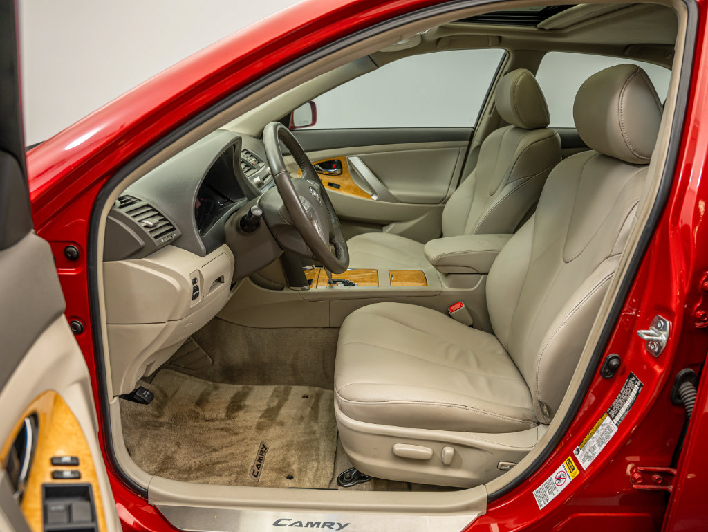 Used 2007 Toyota Camry XLE FWD image 29