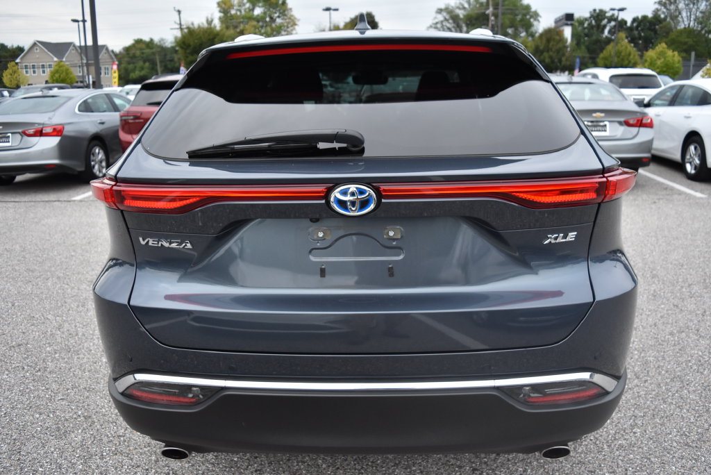 Used 2024 Toyota Venza XLE AWD/4WD image 7