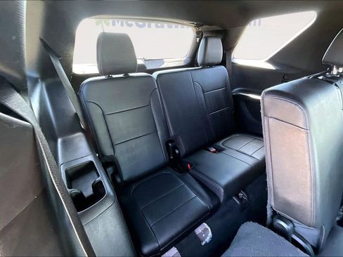 Used 2023 Chevrolet Traverse LT image 25