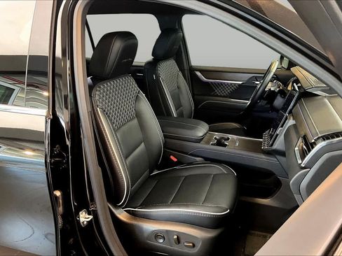 Used 2025 GMC Acadia Denali FWD image 9