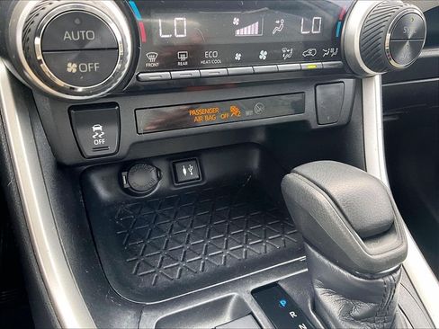 Used 2019 Toyota RAV4 XLE AWD/4WD image 25