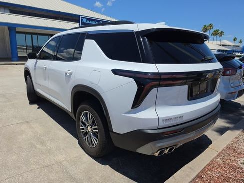 Used 2024 Chevrolet Traverse LT FWD image 3