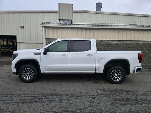 Used 2022 GMC Sierra 1500 AT4 w/ AT4 Premium Package image 3