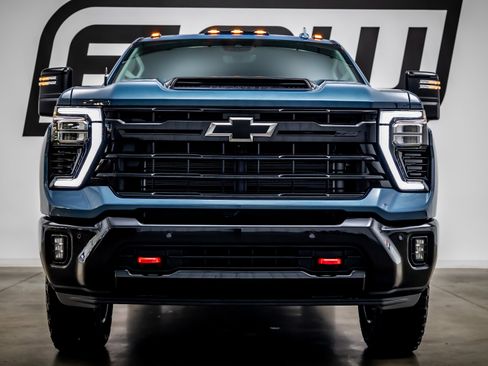 Used 2025 Chevrolet Silverado 2500 LTZ w/ Trail Boss Package AWD/4WD image 4
