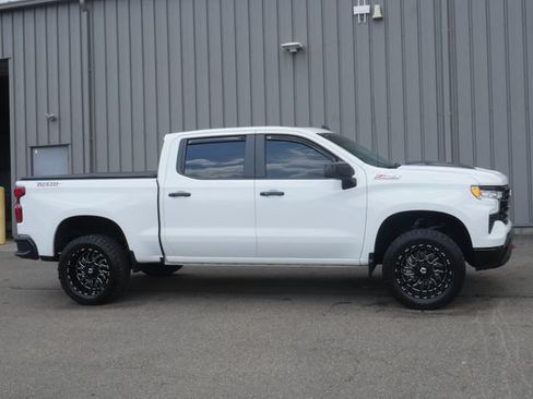 Used 2024 Chevrolet Silverado 1500 LT Trail Boss w/ Convenience Package II AWD/4WD image 10
