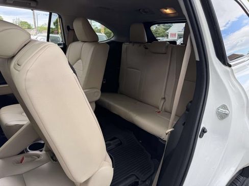 Used 2021 Toyota Highlander XLE AWD/4WD image 19