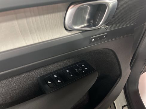 Used 2024 Volvo XC40 B5 Plus w/ Climate Package image 9