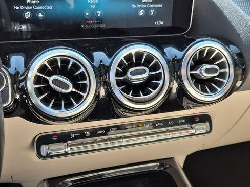 Used 2021 Mercedes-Benz GLA 250 w/ Premium Package image 29