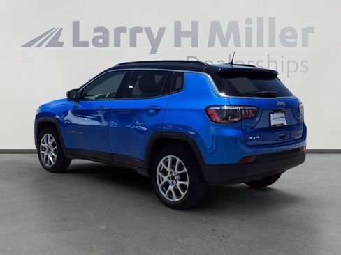 Used 2025 Jeep Compass Limited AWD/4WD image 3