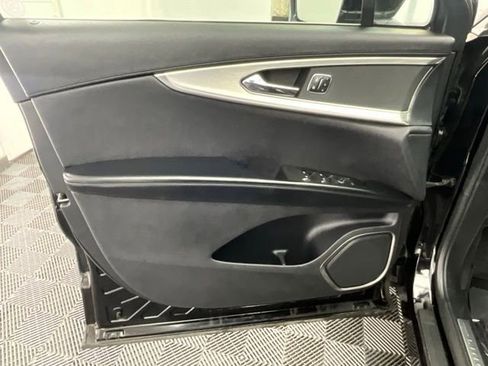 Used 2020 Lincoln Nautilus FWD image 12