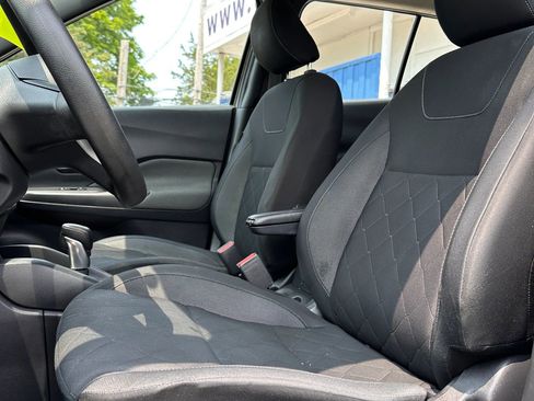 Used 2020 Nissan Kicks S image 5