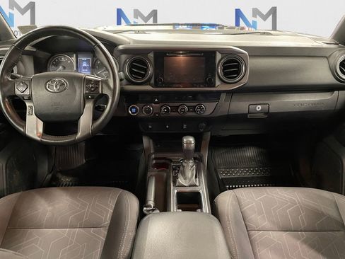 Used 2017 Toyota Tacoma TRD Off-Road w/ Tow Package (A/T) AWD/4WD image 10