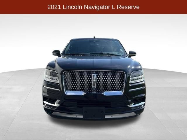Used 2021 Lincoln Navigator L Reserve AWD/4WD image 2