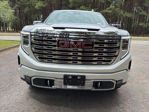 Used 2025 GMC Sierra 1500 Denali w/ Denali Reserve Package AWD/4WD image 8