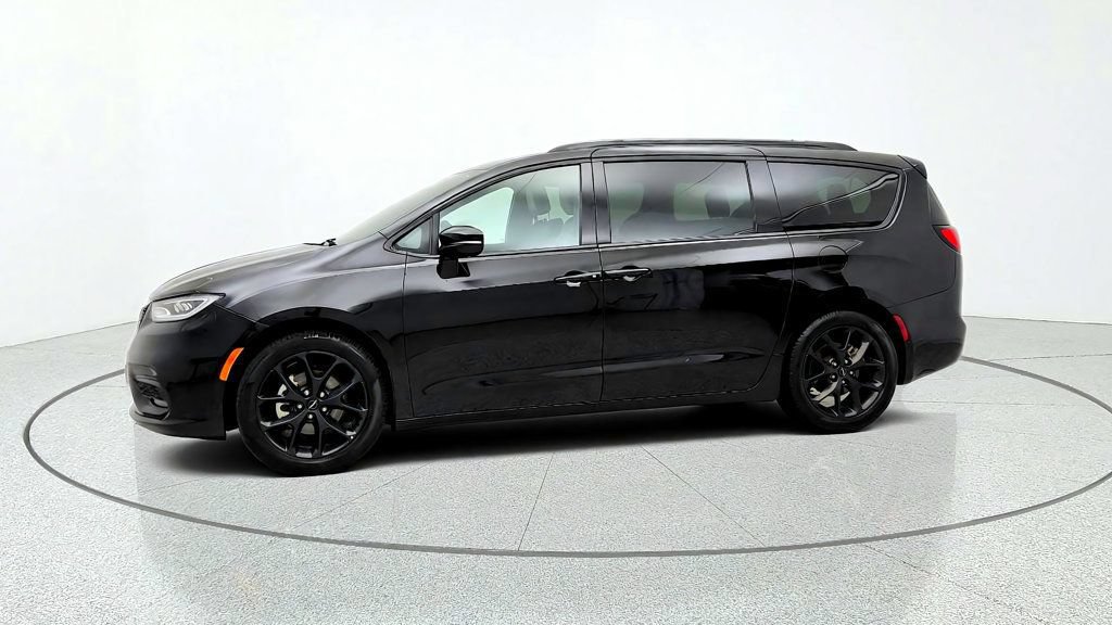 Used 2025 Chrysler Pacifica Limited FWD image 8