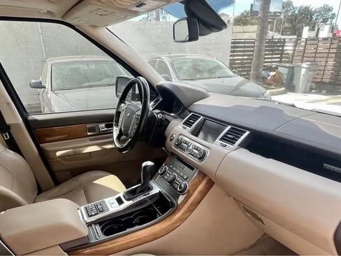 Used 2013 Land Rover Range Rover Sport HSE image 12