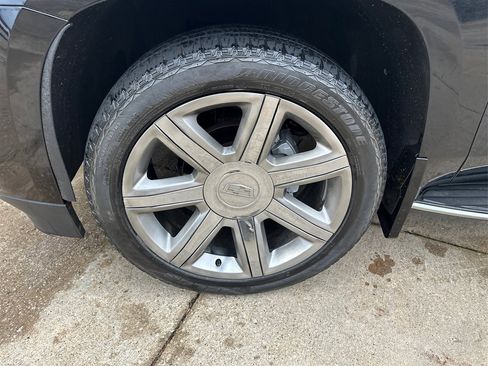 Used 2016 Cadillac Escalade ESV Luxury image 30