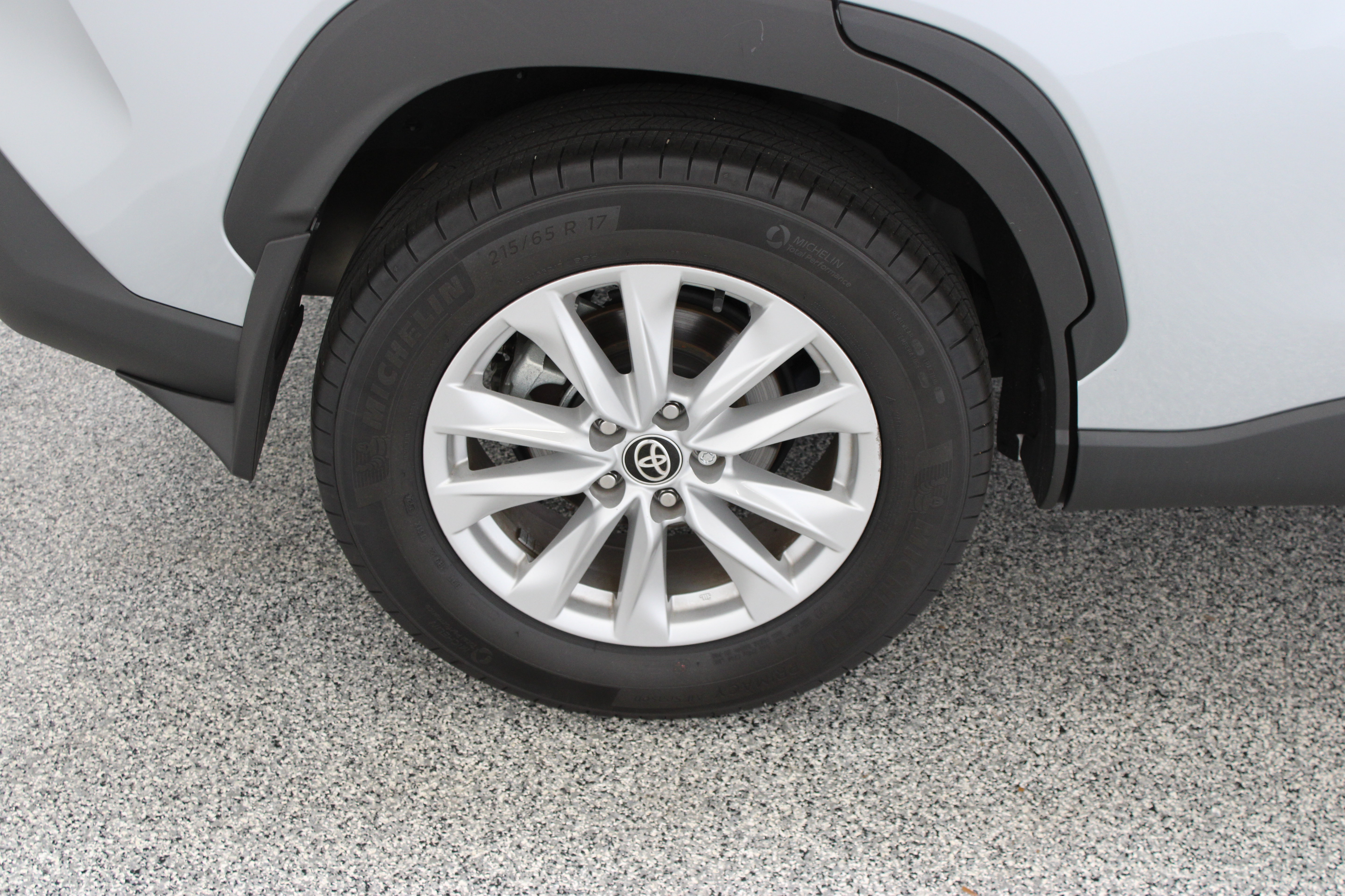 Used 2024 Toyota Corolla Cross LE FWD image 6