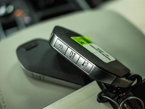 Used 2025 Kia Sorento EX w/ Panoramic Sunroof Package image 24