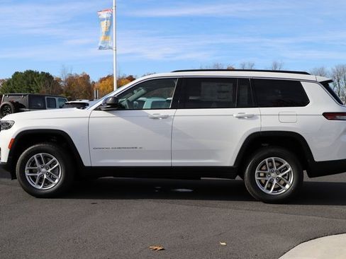 New 2025 Jeep Grand Cherokee L Laredo image 3
