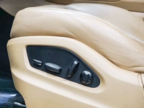 Used 2022 Porsche Cayenne Platinum Edition image 21