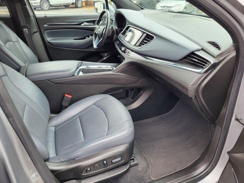 Used 2024 Buick Enclave Premium image 11