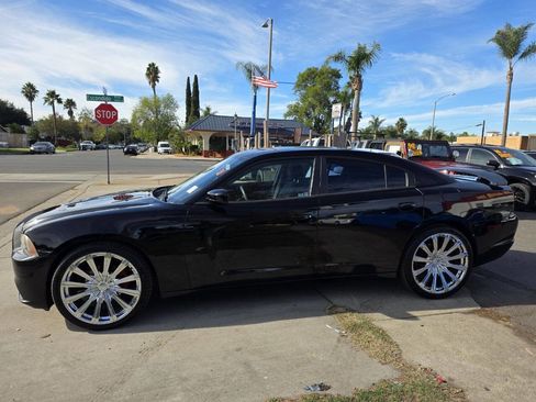 Used 2013 Dodge Charger SE image 4