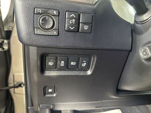 Used 2023 Lexus GX 460 Premium w/ Premium Package AWD/4WD image 13