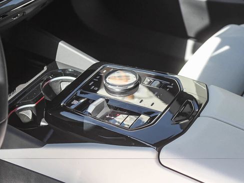 Used 2026 BMW 530i w/ M Sport Package RWD image 18