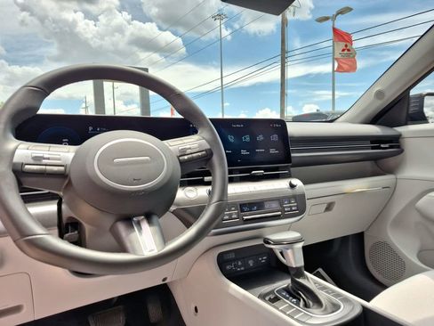 Used 2025 Hyundai Kona SEL FWD image 14