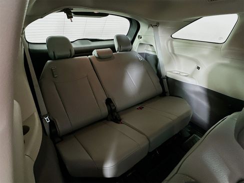 Certified 2023 Toyota Sienna XLE image 30