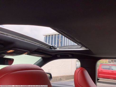 Used 2024 Toyota Highlander XSE image 14