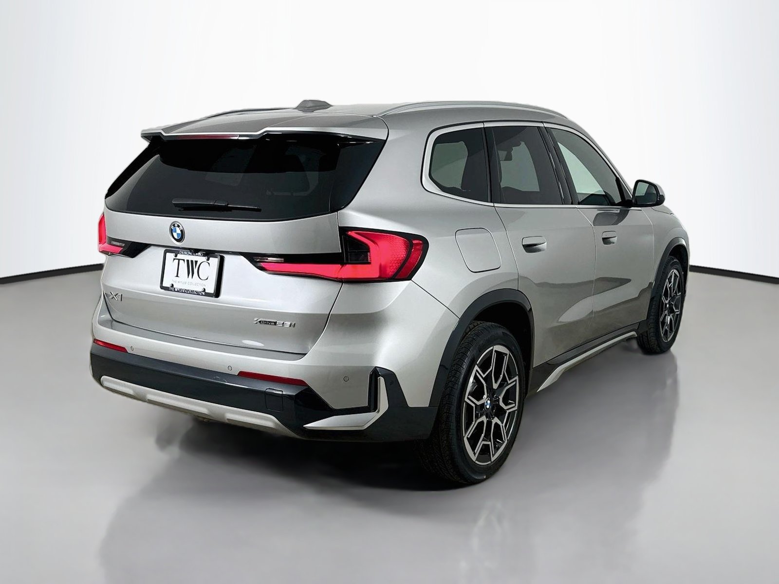 Used 2023 BMW X1 xDrive28i w/ Convenience Package AWD/4WD image 5
