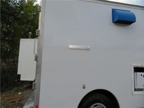 Used 2015 Chevrolet Express 3500 image 32