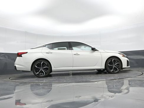 Used 2024 Nissan Altima 2.5 SR image 32