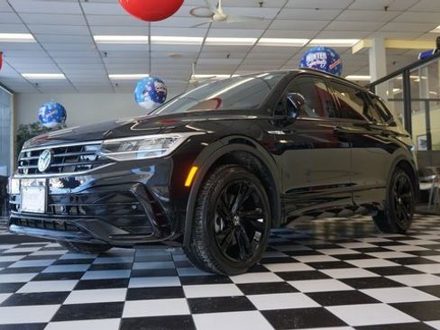 Certified 2021 Volkswagen Tiguan SE w/ Panoramic Sunroof Package image 4