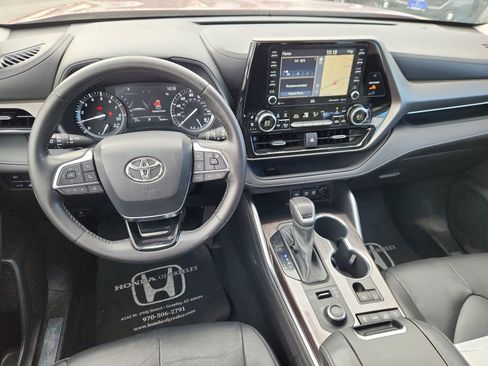 Used 2021 Toyota Highlander Limited image 13